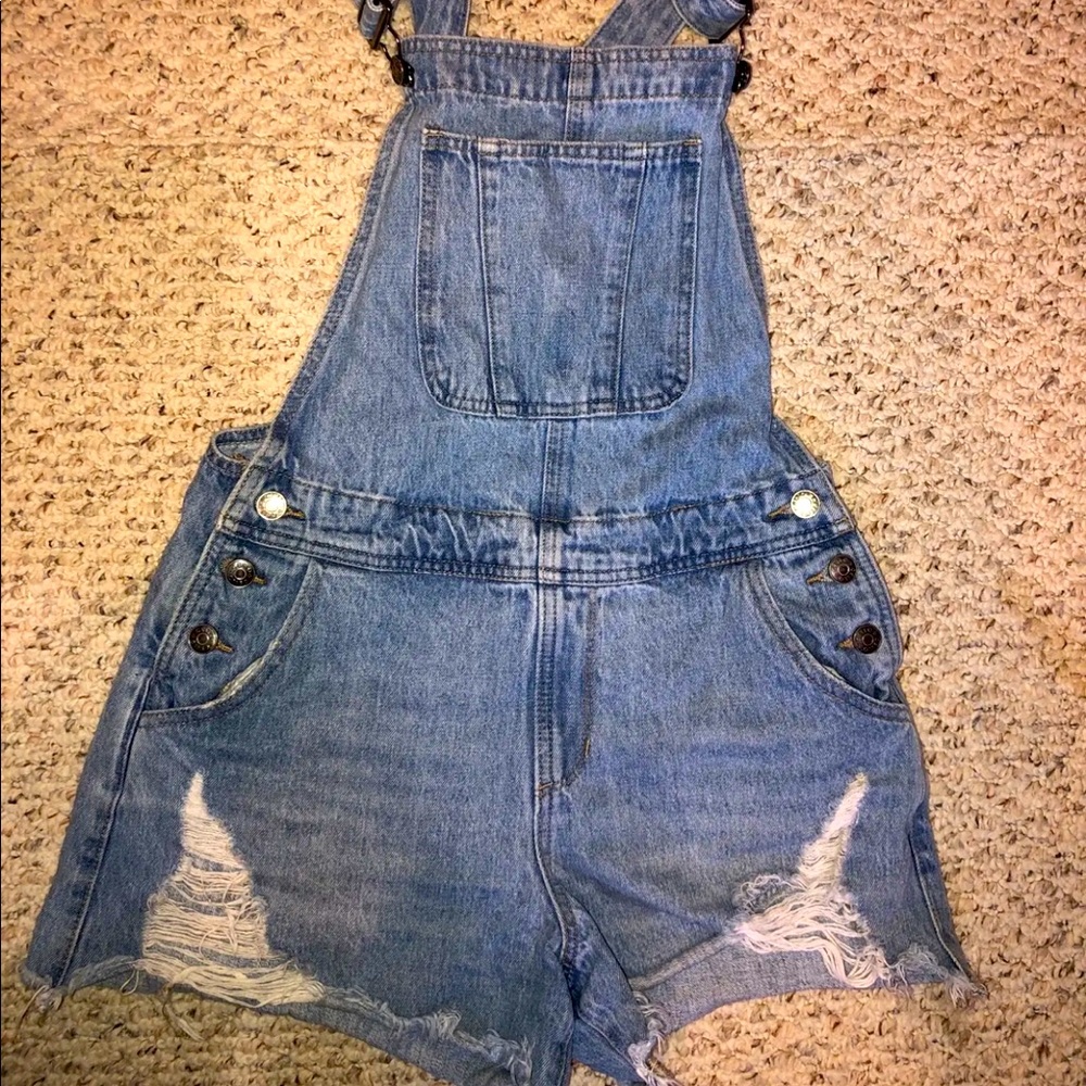 CELLO Denim Distressed Short Overalls Women's Sz Small jeans
